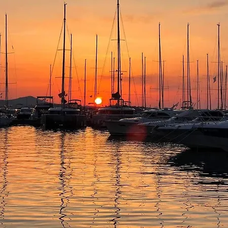 Luna In Biograd Center * 比奥格勒·纳·莫鲁