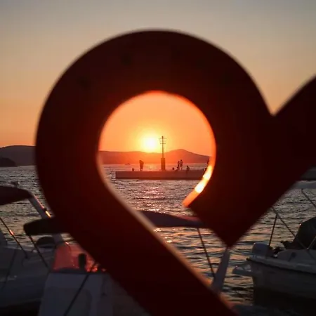 Luna In Biograd Center * 比奥格勒·纳·莫鲁